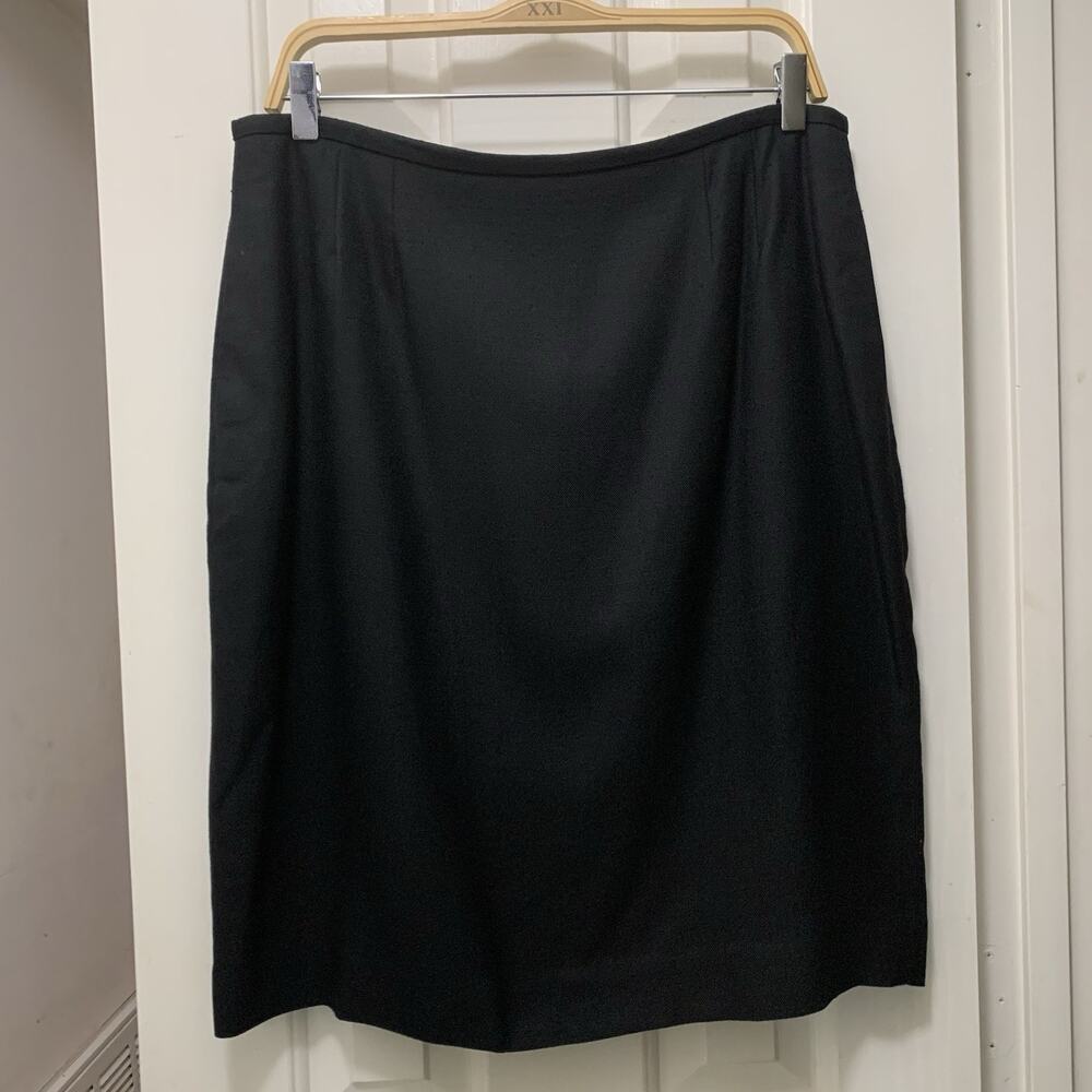Liz Claiborne Collection Black Lined Rayon Career Skirt 16 Classic Minimalist